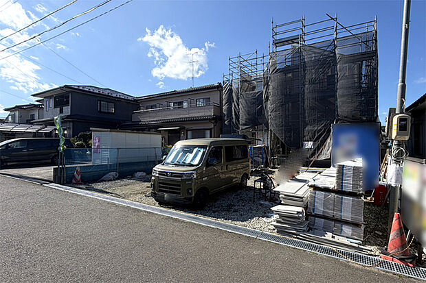 (現地写真)前面道路広く開放的!