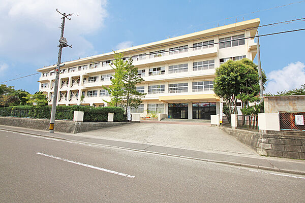 塩竃市立第二中学校　徒歩10分