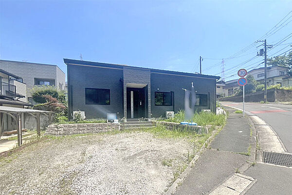 広々とした81坪の敷地！ご夫婦でのお車所有も可能な並列駐車2台OK♪現地（2026年7月）撮影