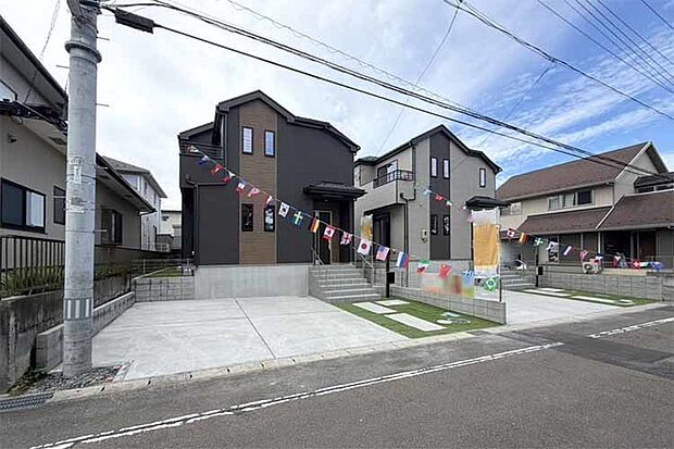 (現地写真)前面道路広く開放的!