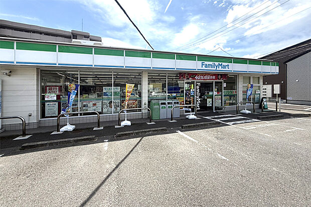 ファミリーマート二の森店 徒歩7分