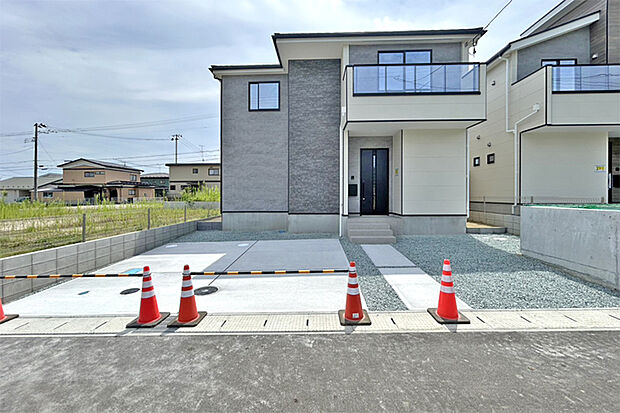 (現地写真)前面道路広く開放的!