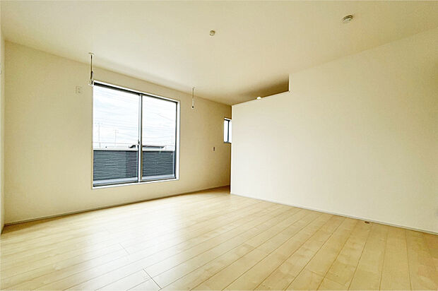 (洋室)大きなお部屋にウォークイン!主寝室にいかがでしょうか?