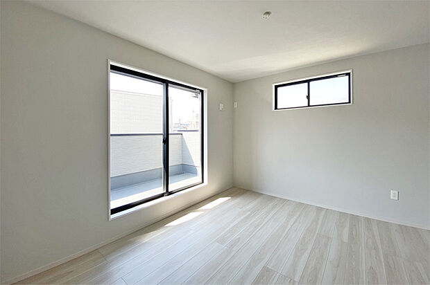 （洋室）大きなお部屋にウォークイン！主寝室にいかがでしょうか？