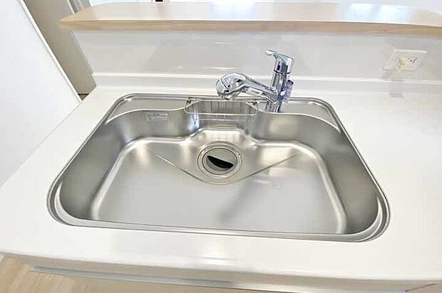 （浄水器付混合水栓）傷や錆もつきにくいステンレス製のシンクに浄水器付混合水栓付き♪