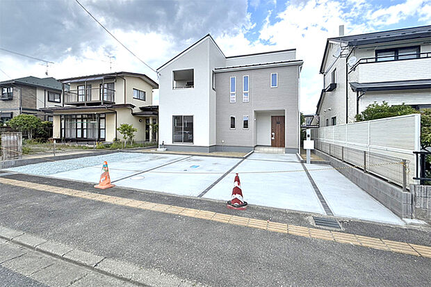 (現地写真)前面道路広く開放的!