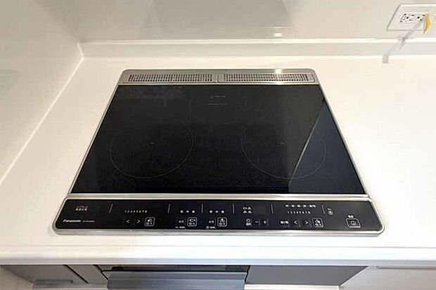 (IHクッキングヒーター)汚れや吹きこぼれもサッとひと拭き!キレイを持続できますね♪