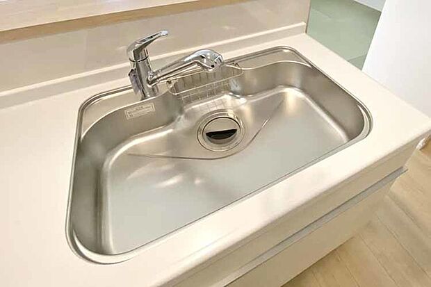 (浄水器付混合水栓)傷や錆もつきにくいステンレス製のシンクに浄水器付混合水栓付き♪