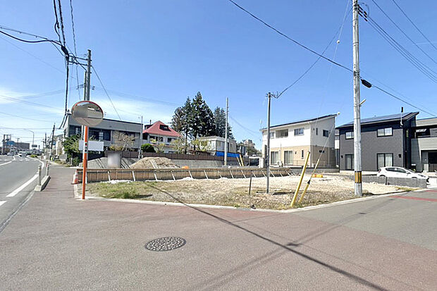 コンビニやドラッグストアが近郊!飲食店が充実したエリア♪現地(2026年4月)撮影