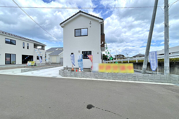 (現地写真)ドラッグストア徒歩3分!