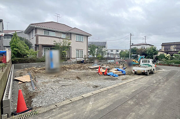 コンビニやドラッグストアが近くてお買物にも便利な立地♪現地（2026年8月）撮影