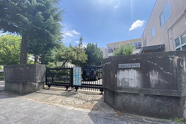 仙台市立五橋中学校　徒歩6分