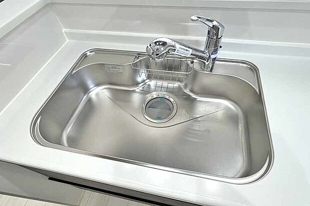 (浄水器付混合水栓)傷や錆もつきにくいステンレス製のシンクに浄水器付混合水栓付き♪