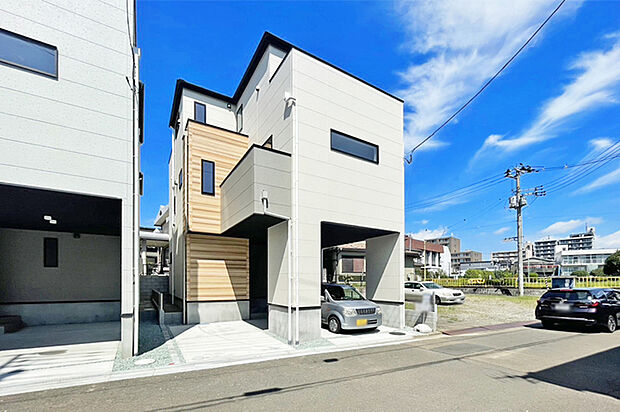 リビング・居室それぞれにバルコニーを3か所配置!現地(2026年8月)撮影