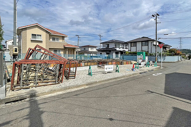 前面道路6m以上で駐車が苦手な方も安心!最大並列駐車3台可能♪現地(2026年8月)撮影