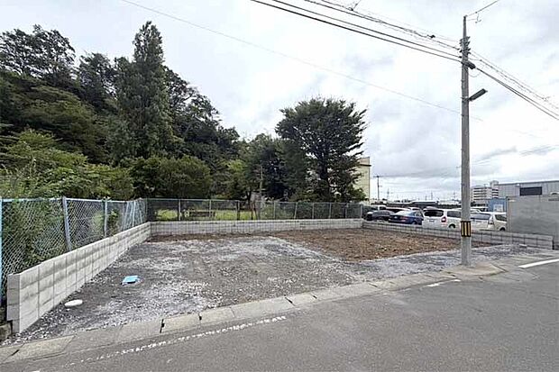 (現地写真)54坪超の敷地!楽しみ広がる南庭!並列2台駐車OK!