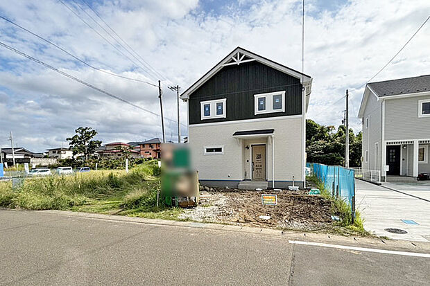過ごしやすい平坦地!駐車しやすい前面道路広々6m♪現地(2026年9月)撮影