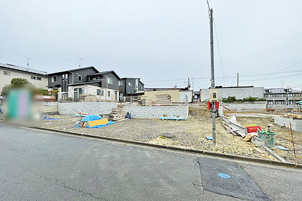 敷地広々50坪オーバー!最大並列駐車3台可能♪現地(2026年8月)撮影