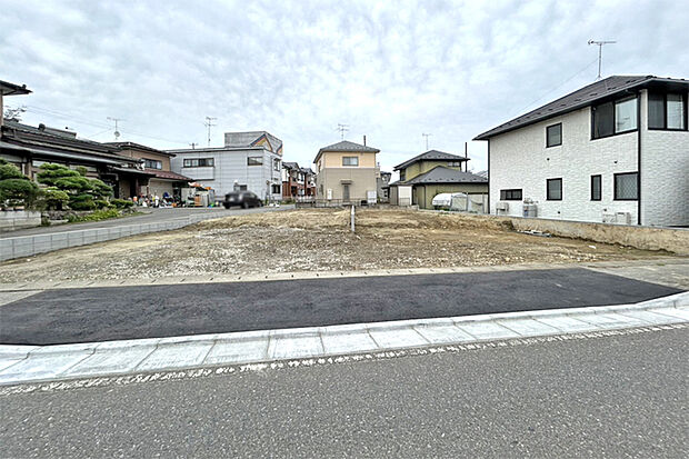 （現地外観）最寄りスーパーまで徒歩7分！