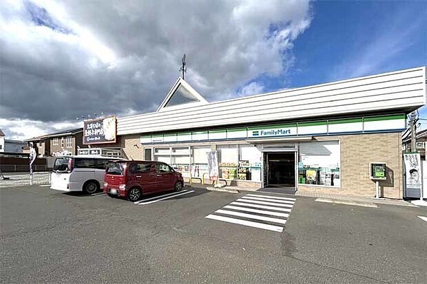 ファミリーマート宮城大和杜のまち店　徒歩8分