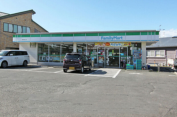 ファミリーマート四郎丸吹上店 徒歩9分