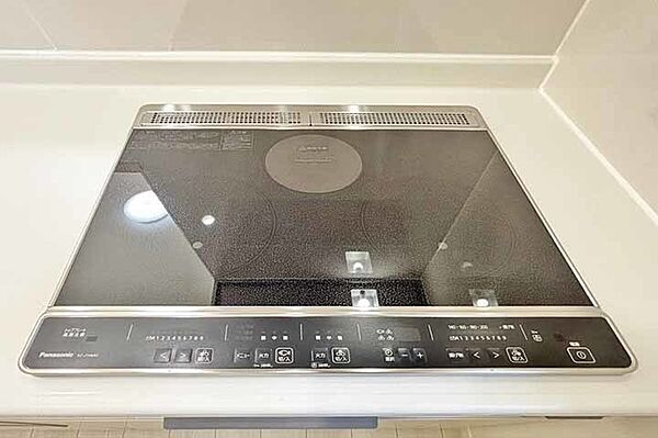 （IHクッキングヒーター）       安全なオール電化♪お子様とのお料理にも安心して使用出来ます
