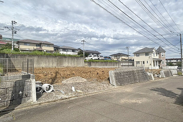 イオン中山店徒歩8分!コンビニ・スーパー・ドラッグストアも近隣に充実♪現地(2026年9月)撮影