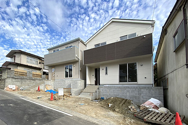 (現地写真)前面道路広く開放的!