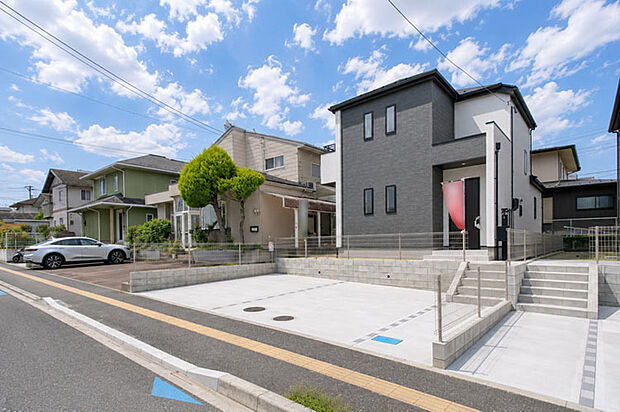 嬉しい並列駐車2台OK♪商業施設が徒歩圏内に集結した立地!現地(2026年6月)撮影