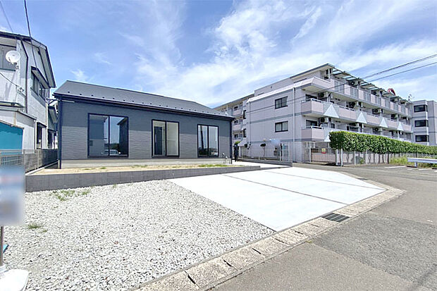 明るく開放的な角地住宅♪将来にも安心の階段レスな平屋住宅!現地(2026年7月)撮影