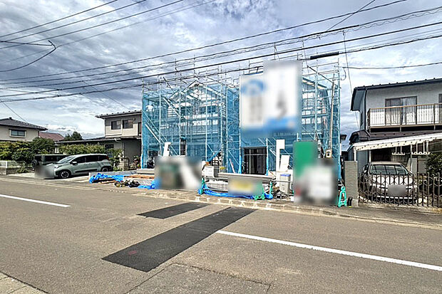 ご夫婦でのお車所有も可能な並列駐車2台!安心の長期優良住宅♪現地(2026年9月)撮影