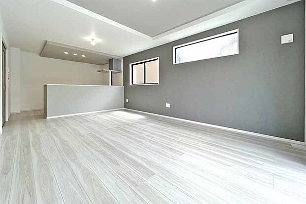 (LDK)大きな家具を置いてもゆとりのある17帖のリビング!