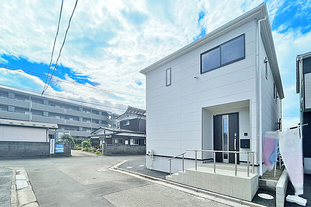 2部屋に面した南向きバルコニー!明るく暖かいお部屋で過ごせます!現地(2026年8月)撮影