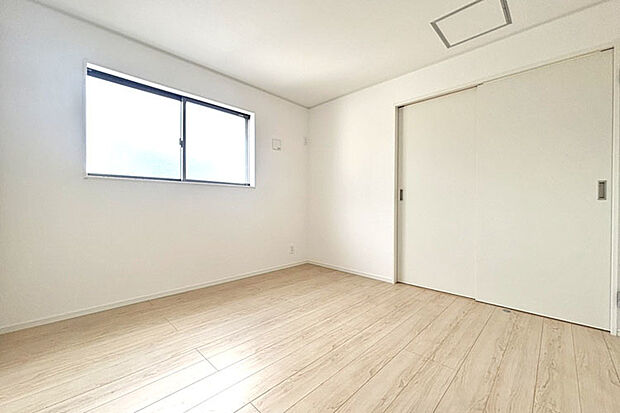 （洋室）主寝室の一部としても一部屋としても利用OK！可動式間仕切りでお好みの用途で活用できます♪