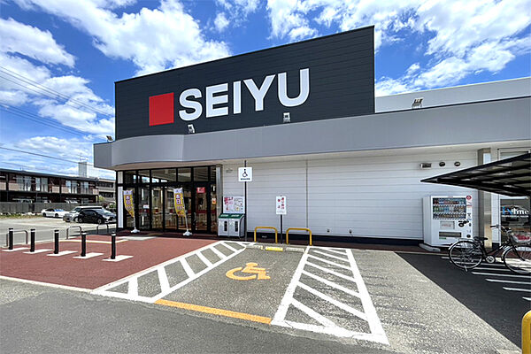 西友高砂駅前店　徒歩8分