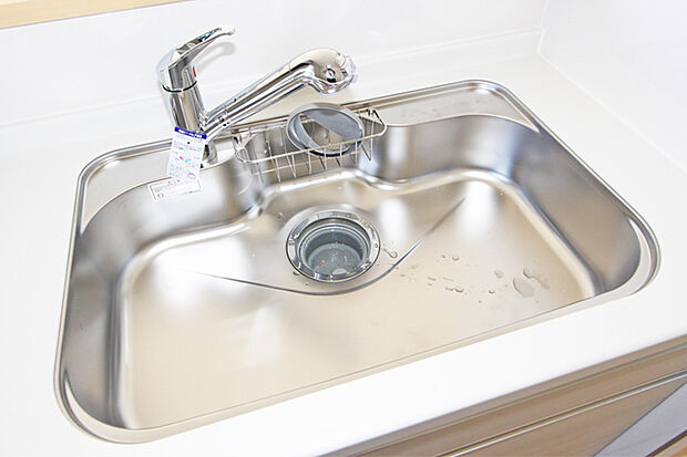 （浄水器付混合水栓）浄水器一体型です！塩素の匂いも軽減でお米もおいしく炊けます！※同仕様例