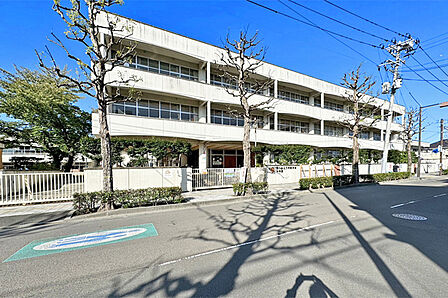 幼稚園型認定こども園聖ウルスラ学院英智幼稚園　徒歩6分