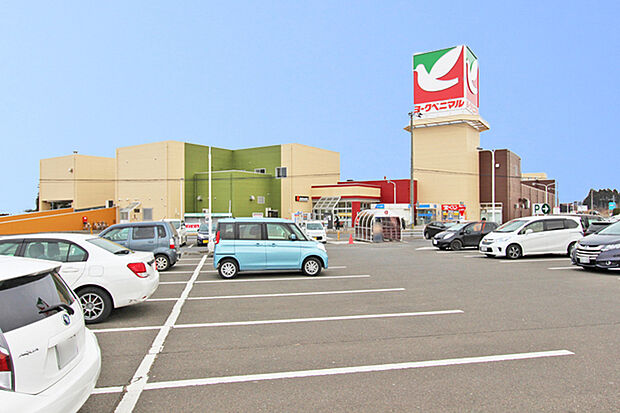 ヨークベニマル大和吉岡店　徒歩14分