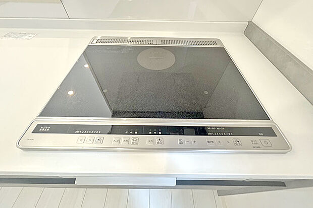 (IHクッキングヒーター)お掃除もサッとひと吹き♪お手入れもラクラクなIH!