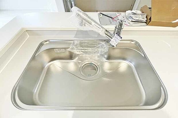 (浄水器付混合水栓)傷やサビ、熱にも強いステンレス!広々シンクで楽しくお料理!