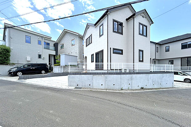 (現地写真)前面道路広く駐車ラクラク♪