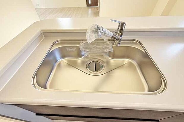 (浄水器付混合水栓)傷やサビ、熱にも強いステンレス!広々シンクで楽しくお料理!