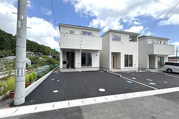 (現地写真)前面道路広く開放的!