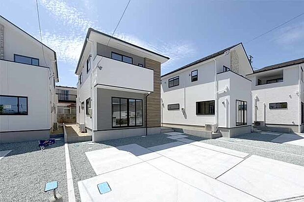 (現地外観)小・中学校まで徒歩10分内♪