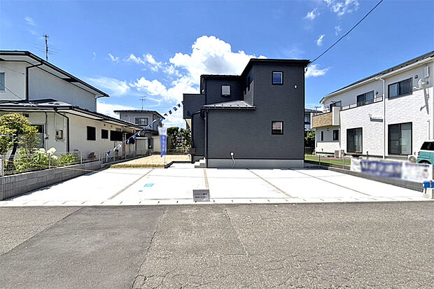 (現地写真)前面道路広く開放的!