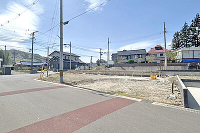 外観:並列駐車2台OK!南面に広々としたお庭を完備♪現地(2026年4月)撮影 外観:並列駐車2台OK!南面に広々としたお庭を完備♪現地(2026年4月)撮影