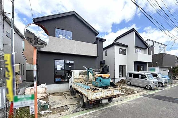 (現地写真)前面道路広く駐車ラクラク!