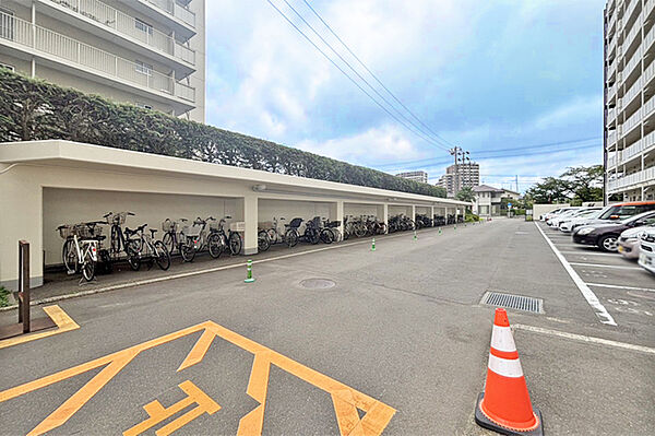 （駐輪場・駐車場）敷地内に平面の駐車場を完備！