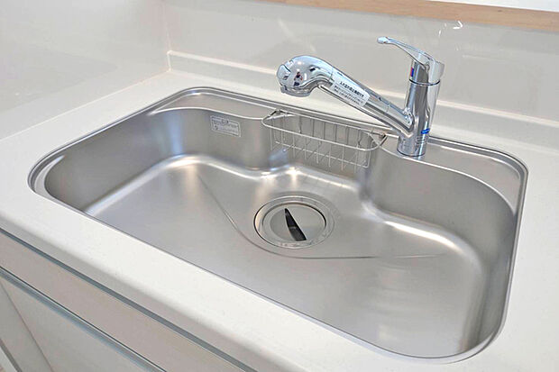 (同仕様・浄水器付混合水栓)浄水器一体型の水栓でシンク周りスッキリ!