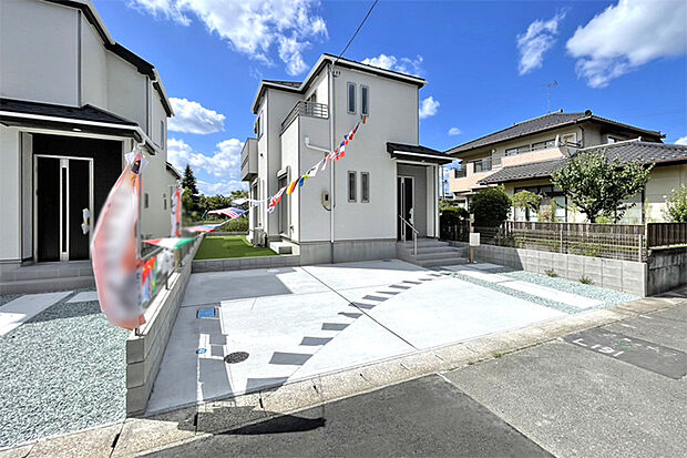 (現地写真)前面道路広く開放的!